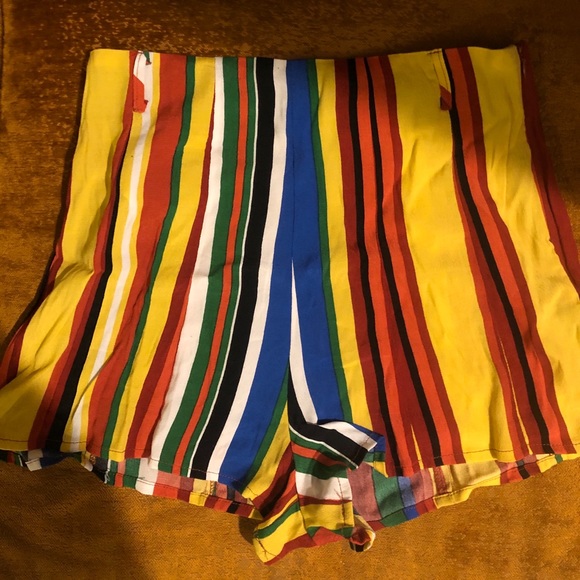 Stripped shorts - Picture 1 of 1